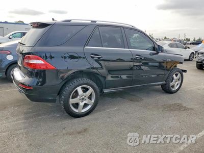 Trzecie zdjęcie samochodu z tyłu: 2015 MERCEDES-BENZ ML 400 4MATIC VIN:4JGDA5GB5FA559920 - miniatura