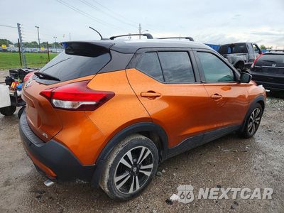 Trzecie zdjęcie samochodu z tyłu: 2018 NISSAN KICKS SR VIN:3N1CP5CU7JL501141 - miniatura