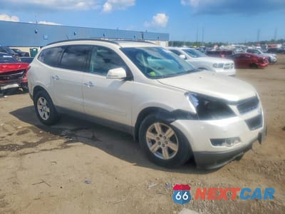 Czwarte zdjęcie samochodu z boku: 2011 CHEVROLET TRAVERSE LT VIN:1GNKVGED1BJ353589 - miniatura