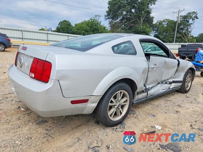 Trzecie zdjęcie samochodu z tyłu: 2005 FORD MUSTANG VIN:1ZVFT80N955113321 - miniatura