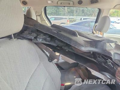 Zdjęcie 11 z 13 samochodu: 2019 TOYOTA SIENNA LE VIN:5TDKZ3DC2KS010470 - miniatura