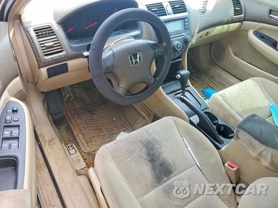 Zdjęcie 8 z 12 samochodu: 2004 HONDA ACCORD LX VIN:3HGCM56384G707527 - miniatura
