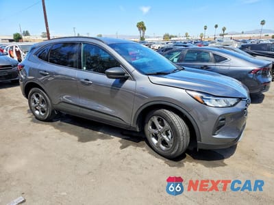 Czwarte zdjęcie samochodu z boku: 2026 FORD ESCAPE ST LINE VIN:1FMCU9MN8TUA31131 - miniatura