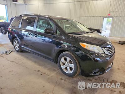 Czwarte zdjęcie samochodu z boku: 2013 TOYOTA SIENNA LE VIN:5TDKK3DC8DS349953 - miniatura