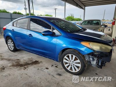 Czwarte zdjęcie samochodu z boku: 2014 KIA FORTE LX VIN:KNAFX4A6XE5226683 - miniatura