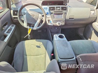 Zdjęcie 8 z 12 samochodu: 2014 TOYOTA PRIUS V TWO VIN:JTDZN3EU1EJ003741 - miniatura
