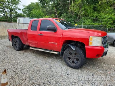 Czwarte zdjęcie samochodu z boku: 2011 CHEVROLET SILVERADO K1500 LT VIN:1GCRKSE34BZ102187 - miniatura