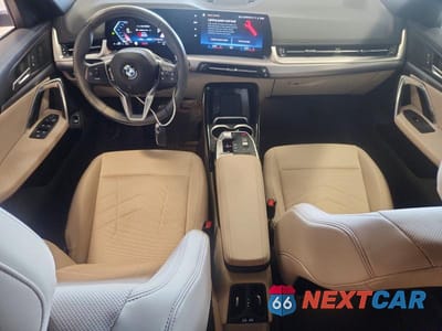 Zdjęcie 8 z 13 samochodu: 2023 BMW X1 XDRIVE28I VIN:WBX73EF08P5X81165 - miniatura