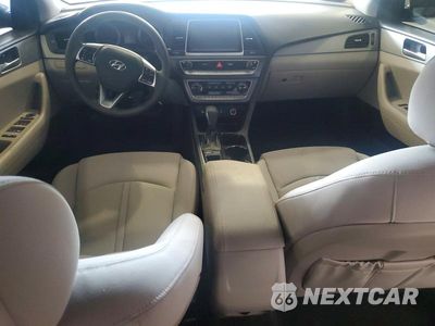 Zdjęcie 8 z 12 samochodu: 2019 HYUNDAI SONATA SE VIN:5NPE24AF2KH796332 - miniatura