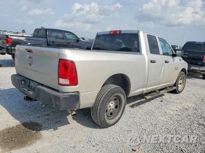 Trzecie zdjęcie samochodu z tyłu: 2018 RAM 1500 ST VIN:1C6RR6FG3JS330569 - miniatura