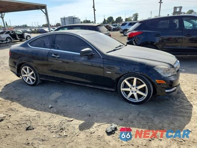 Czwarte zdjęcie samochodu z boku: 2012 MERCEDES-BENZ C 350 VIN:WDDGJ5HB5CF936542 - miniatura