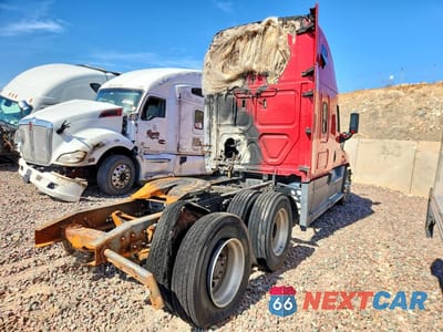 Trzecie zdjęcie samochodu z tyłu: 2018 FREIGHTLINER CASCADIA 125 SEMI TRUCK VIN:3AKJGLDR8JSJE9338 - miniatura