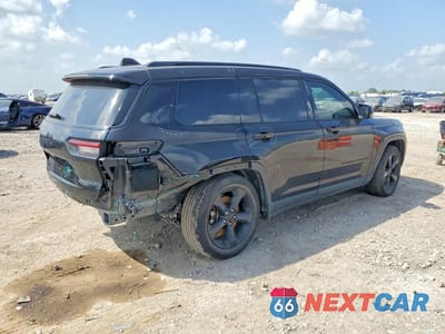 Trzecie zdjęcie samochodu z tyłu: 2023 JEEP GRAND CHEROKEE L LAREDO VIN:1C4RJKAG2P8825741 - miniatura