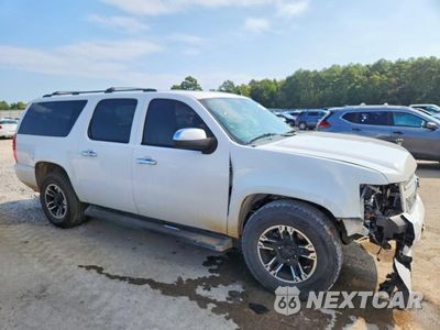 Czwarte zdjęcie samochodu z boku: 2013 CHEVROLET SUBURBAN C1500 LT VIN:1GNSCJE02DR122897 - miniatura