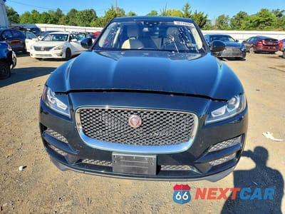 Piąte zdjęcie samochodu w środku: 2017 JAGUAR F-PACE PREMIUM VIN:SADCJ2BV6HA499671 - miniatura