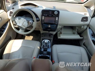 Zdjęcie 8 z 14 samochodu: 2012 NISSAN LEAF SV VIN:JN1AZ0CP7CT016608 - miniatura