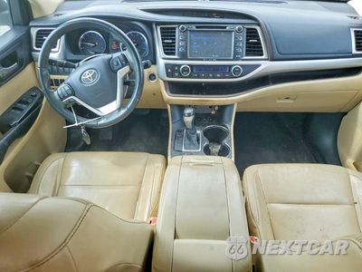 Zdjęcie 8 z 14 samochodu: 2016 TOYOTA HIGHLANDER XLE VIN:5TDJKRFHXGS242916 - miniatura