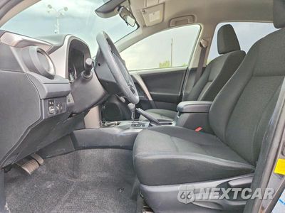 Zdjęcie 7 z 14 samochodu: 2018 TOYOTA RAV4 LE VIN:JTMBFREVXJJ261275 - miniatura