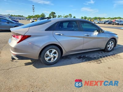 Trzecie zdjęcie samochodu z tyłu: 2021 HYUNDAI ELANTRA SE VIN:KMHLL4AG5MU148243 - miniatura