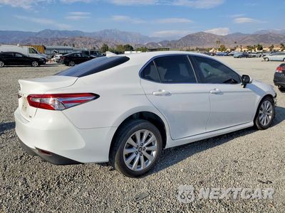 Trzecie zdjęcie samochodu z tyłu: 2020 TOYOTA CAMRY LE VIN:4T1L11AKXLU338594 - miniatura
