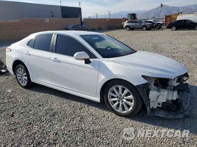 Czwarte zdjęcie samochodu z boku: 2020 TOYOTA CAMRY LE VIN:4T1L11AKXLU338594 - miniatura
