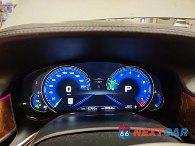 Zdjęcie 9 z 13 samochodu: 2017 BMW 740 I VIN:WBA7E2C39HG740616 - miniatura