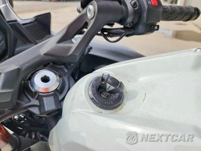 Zdjęcie 8 z 9 samochodu: 2022 KAWASAKI EX650 N VIN:ML5EXEN1XNDA74443 - miniatura