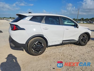 Trzecie zdjęcie samochodu z tyłu: 2026 KIA SPORTAGE EX VIN:5XYK33DF8TG423780 - miniatura