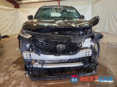 Piąte zdjęcie samochodu w środku: 2022 TOYOTA HIGHLANDER XSE VIN:5TDLZRAH5NS110655 - miniatura
