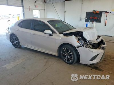 Czwarte zdjęcie samochodu z boku: 2018 TOYOTA CAMRY SE VIN:4T1B11HK9JU065579 - miniatura