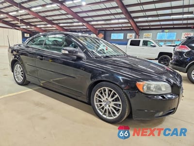 Czwarte zdjęcie samochodu z boku: 2012 VOLVO C70 T5 VIN:YV1672MC7CJ129626 - miniatura