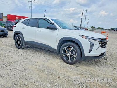 Czwarte zdjęcie samochodu z boku: 2026 CHEVROLET TRAX 1RS VIN:KL77LGEP4TC033264 - miniatura