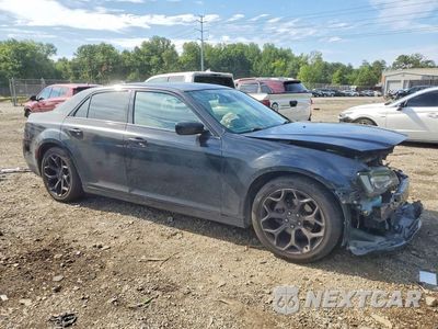 Czwarte zdjęcie samochodu z boku: 2019 CHRYSLER 300 S VIN:2C3CCABG5KH648053 - miniatura