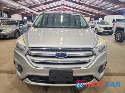 Piąte zdjęcie samochodu w środku: 2018 FORD ESCAPE SE VIN:1FMCU9GD2JUA75321 - miniatura