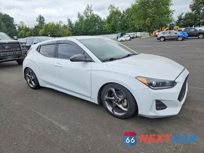 Czwarte zdjęcie samochodu z boku: 2019 HYUNDAI VELOSTER 2.0L VIN:KMHTG6AF8KU019613 - miniatura