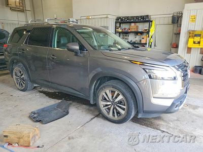Czwarte zdjęcie samochodu z boku: 2023 NISSAN PATHFINDER SL VIN:5N1DR3CC0PC213551 - miniatura