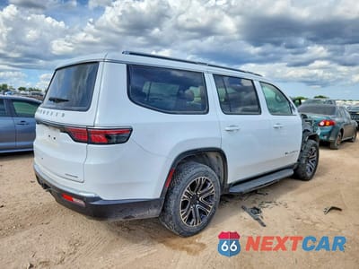 Trzecie zdjęcie samochodu z tyłu: 2022 JEEP WAGONEER SERIES III VIN:1C4SJVDT2NS205418 - miniatura