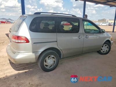 Trzecie zdjęcie samochodu z tyłu: 2002 TOYOTA SIENNA XLE VIN:4T3ZF13C92U453100 - miniatura