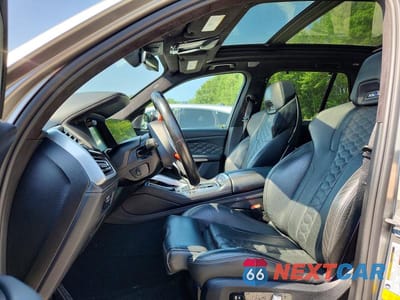 Zdjęcie 7 z 14 samochodu: 2021 BMW X5 M VIN:5YMJU0C08M9G38996 - miniatura