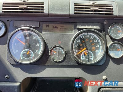 Zdjęcie 9 z 12 samochodu: 2018 FREIGHTLINER CASCADIA 1 - SEMI TRUCK VIN:1FUGGEDV0JLHB4053 - miniatura