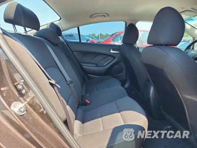 Zdjęcie 10 z 12 samochodu: 2018 KIA FORTE LX VIN:3KPFK4A73JE175357 - miniatura