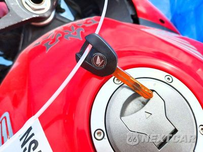 Zdjęcie 8 z 9 samochodu: 2014 HONDA CBR650 F VIN:MLHRC7411E5000266 - miniatura