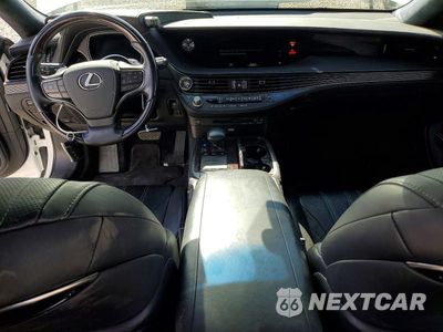 Zdjęcie 8 z 13 samochodu: 2018 LEXUS LS 500 VIN:JTHC5LFF4J5001084 - miniatura