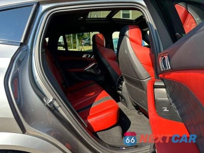 Zdjęcie 7 z 10 samochodu: 2023 BMW X6 M VIN:5YMCY0C03P9N63820 - miniatura