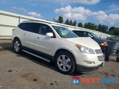 Czwarte zdjęcie samochodu z boku: 2011 CHEVROLET TRAVERSE LTZ VIN:1GNKVLED6BJ358389 - miniatura