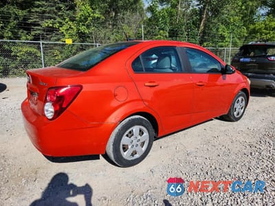 Trzecie zdjęcie samochodu z tyłu: 2013 CHEVROLET SONIC LS VIN:1G1JA5SG1D4174711 - miniatura