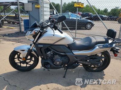 Trzecie zdjęcie samochodu z tyłu: 2015 HONDA CTX700 N VIN:JH2RC6809FK100219 - miniatura