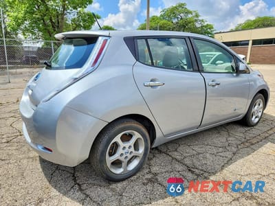 Trzecie zdjęcie samochodu z tyłu: 2012 NISSAN LEAF SV VIN:JN1AZ0CP6CT020729 - miniatura