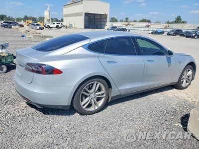 Trzecie zdjęcie samochodu z tyłu: 2013 TESLA MODEL S VIN:5YJSA1CN5DFP05337 - miniatura