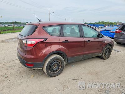 Trzecie zdjęcie samochodu z tyłu: 2018 FORD ESCAPE S VIN:1FMCU0F77JUB08286 - miniatura